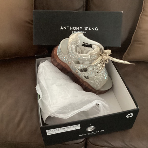 Anthony Wang Collection Banana 6, Size 8, Color Gold NEW - Picture 4 of 4